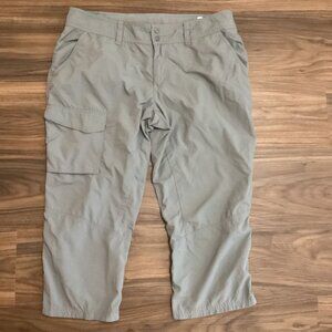 Columbia Pants Womens Sz 10 21L Beige PFG Omni-Shield Ultimate Break Wake Capri